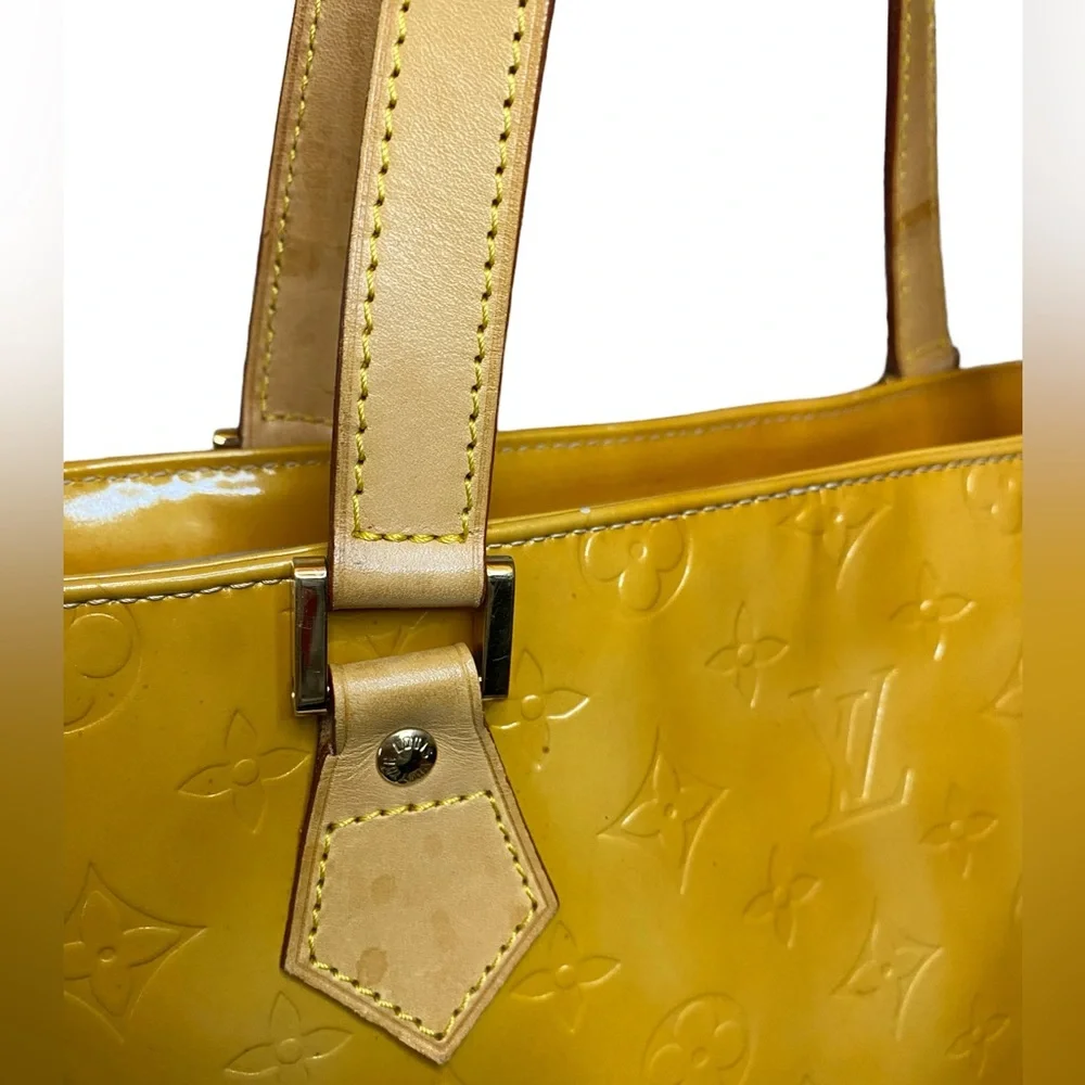 Louis Vuitton Beige Monogram Vernis Leather Houston Bag - Picture 4 of 12